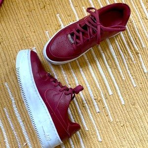 Nike red air force’s size 7.5